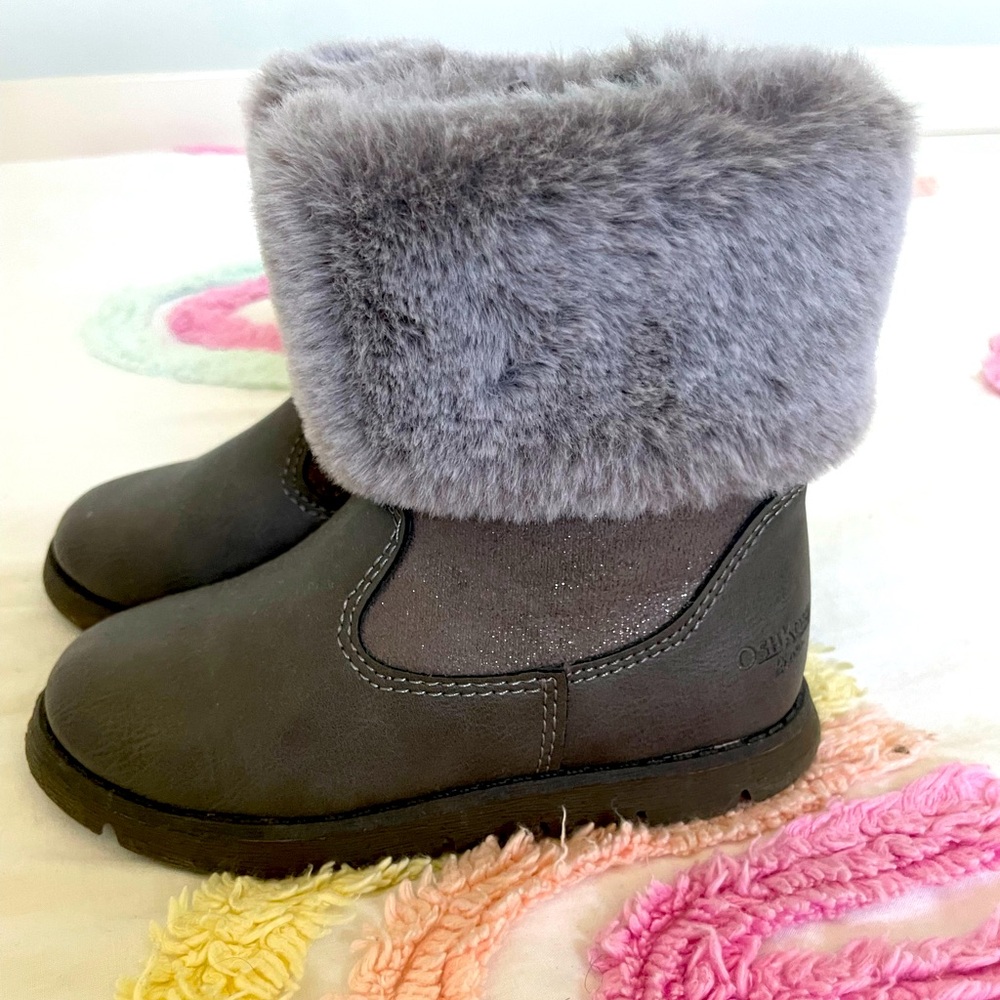 Oshkosh little girl boots different shades of grey with top faux fur size 9